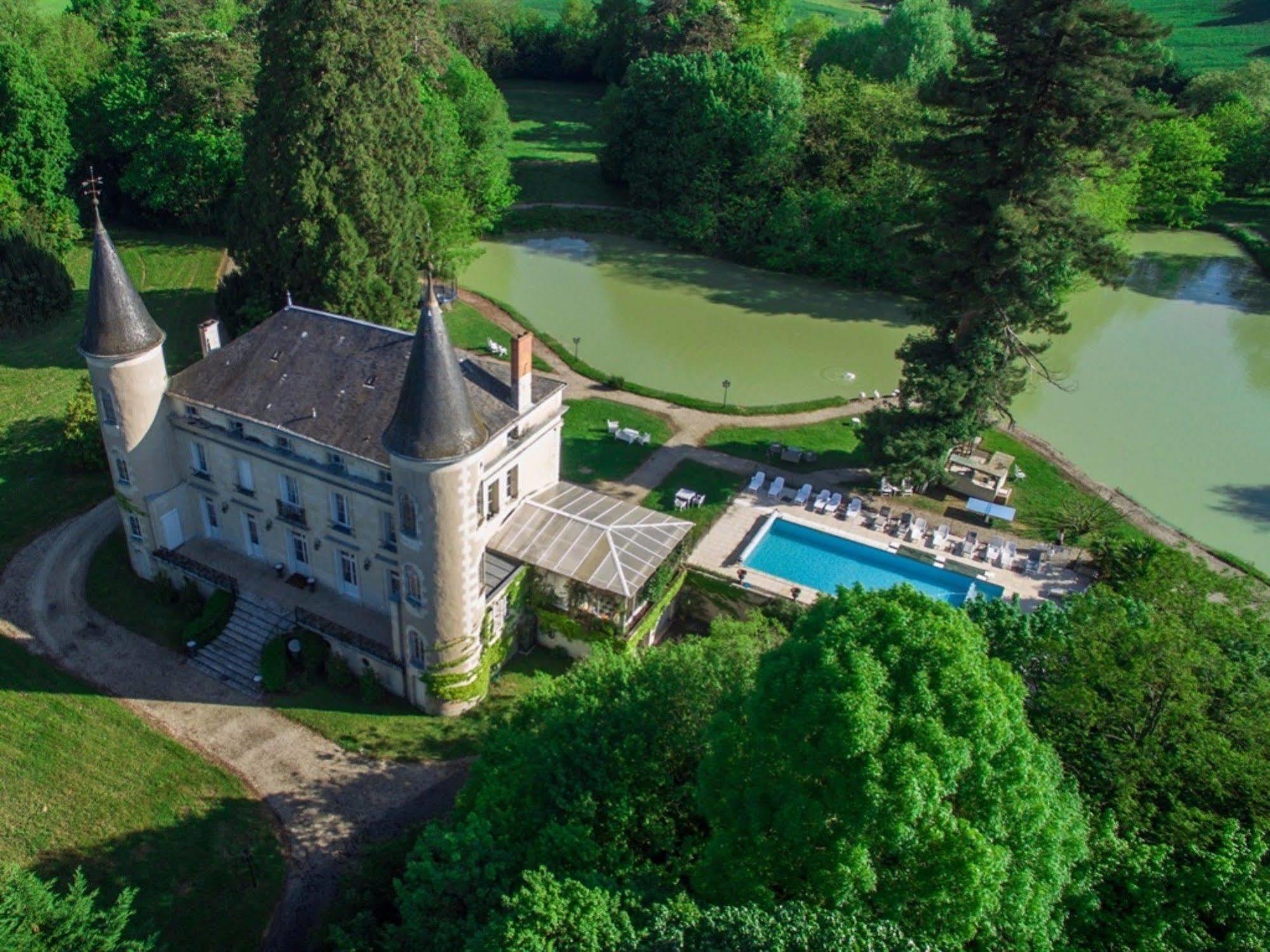 Chateau Les Vallees Bed & Breakfast Tournon-Saint-Pierre Exterior photo