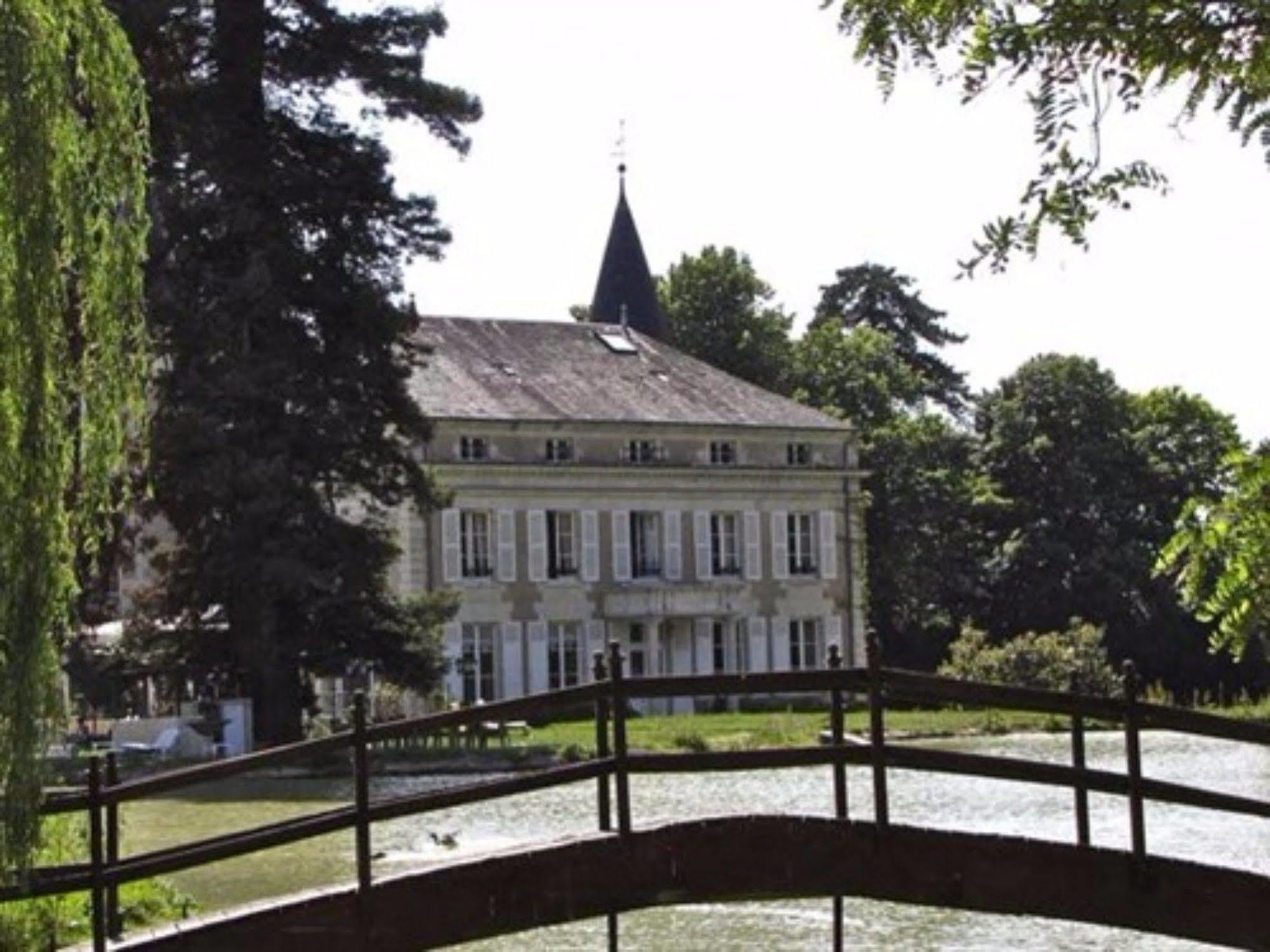 Chateau Les Vallees Bed & Breakfast Tournon-Saint-Pierre Exterior photo