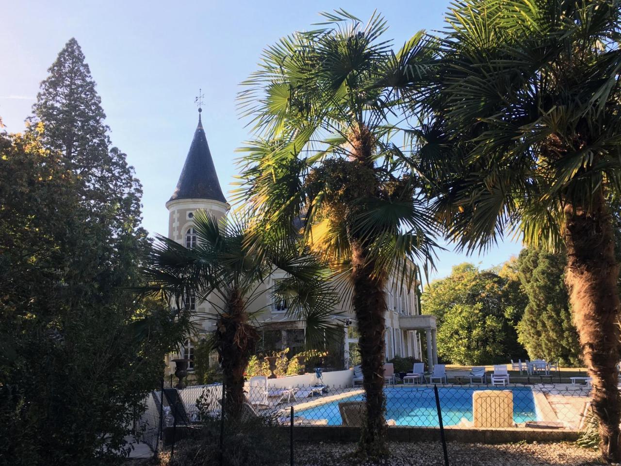 Chateau Les Vallees Bed & Breakfast Tournon-Saint-Pierre Exterior photo